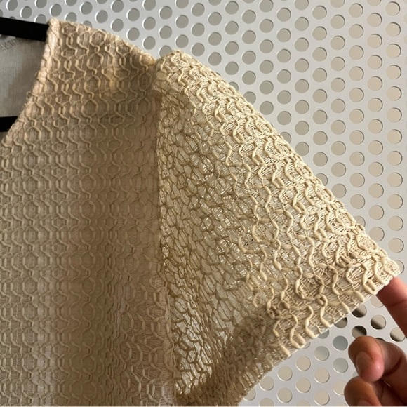 Women’s Boxy Textured Short-sleeve Blouse Size XL in Beige.GUC - Picture 3 of 5